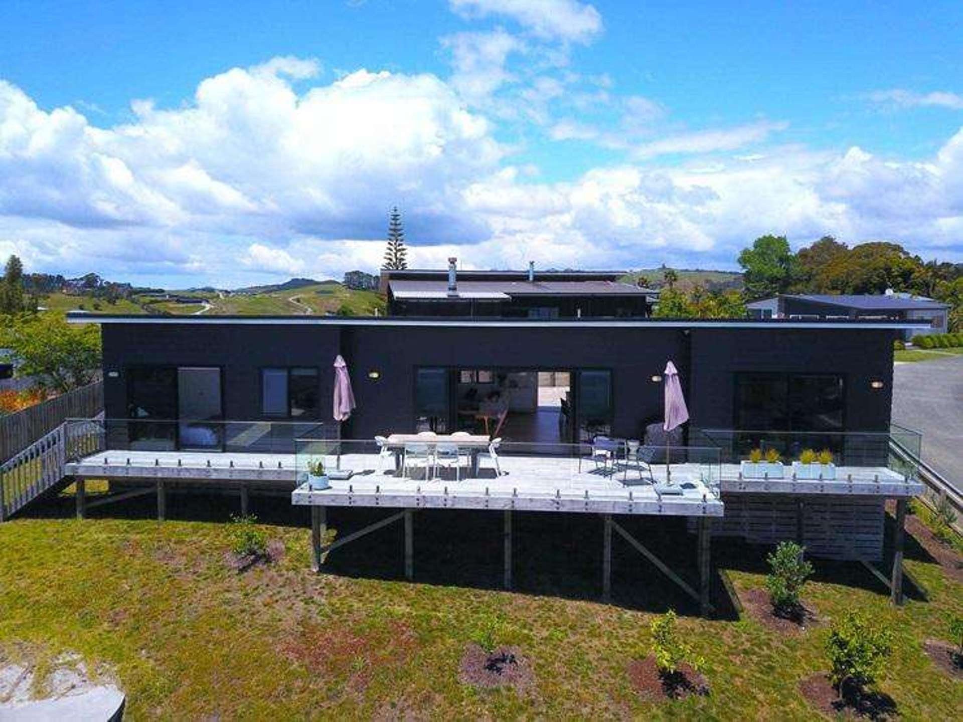 Kiwi YouTube stars off to Melbourne after selling their dream home for $890,000