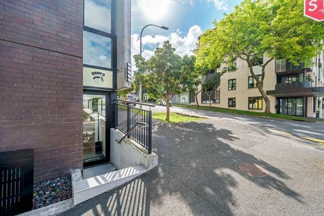 Premium city-fringe investment with well-known tenant